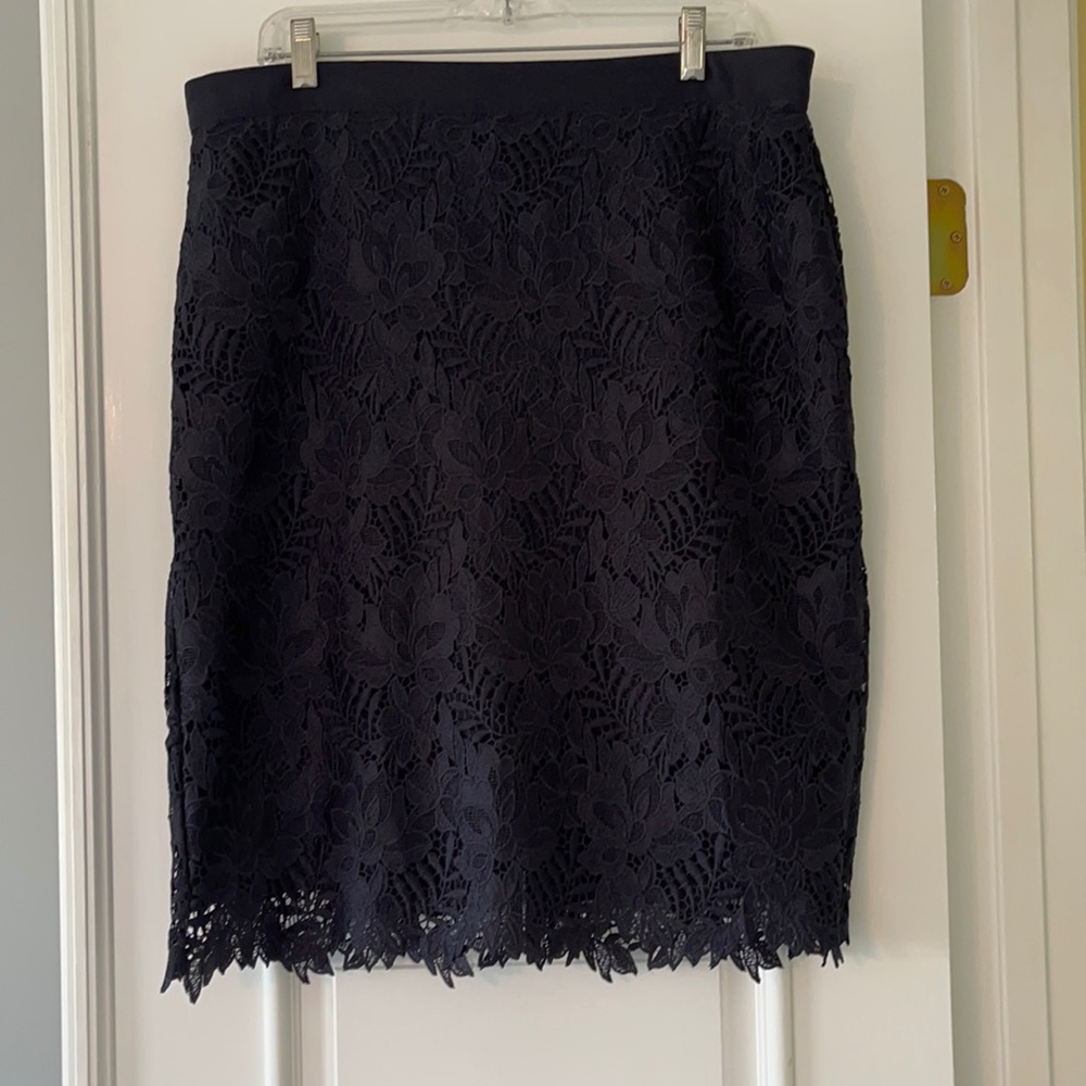 Sophisticated Navy Ann Taylor lace skirt